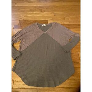 Weekend Suzanne Betro, Woman's tan waffle knit long sleeve top size medium